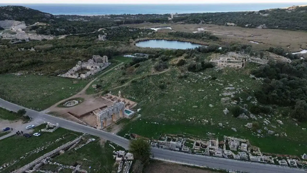 Antalya’da 2025 Kazıları İnsanlık Tarihinin En Eski İzlerine Sahne Oldu! 4